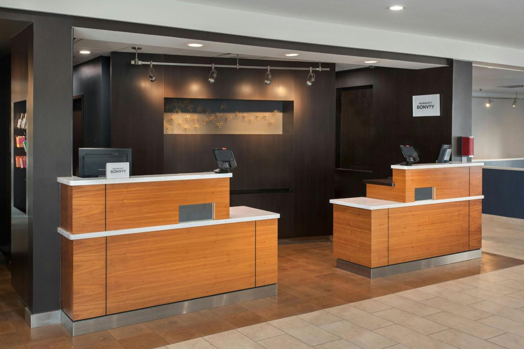 Courtyard By Marriott New Carrollton Ландовер Экстерьер фото