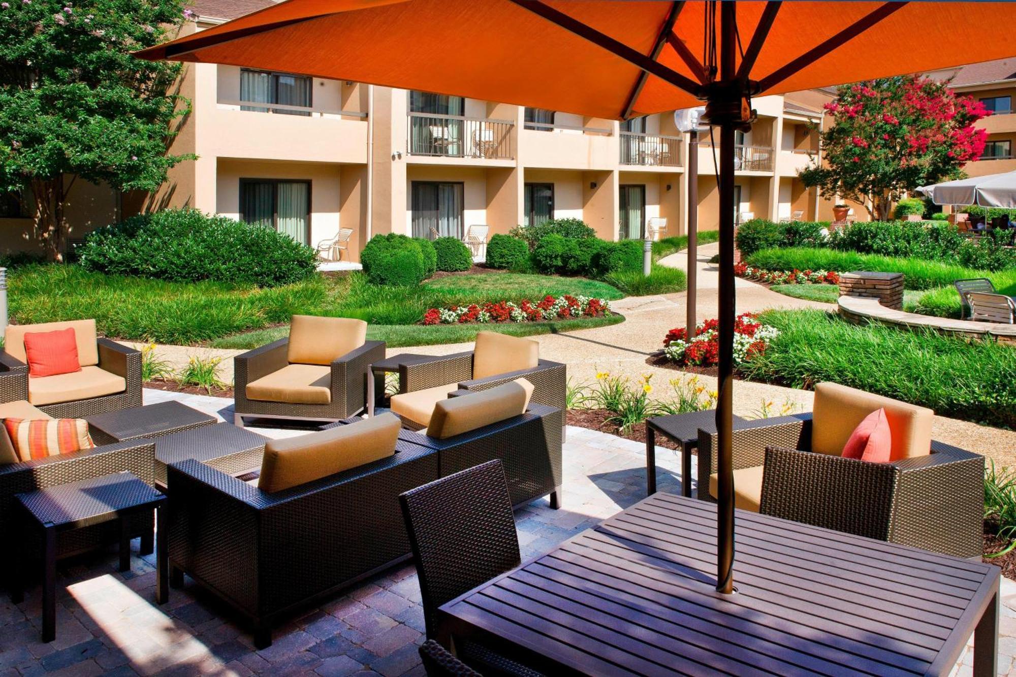 Courtyard By Marriott New Carrollton Ландовер Экстерьер фото
