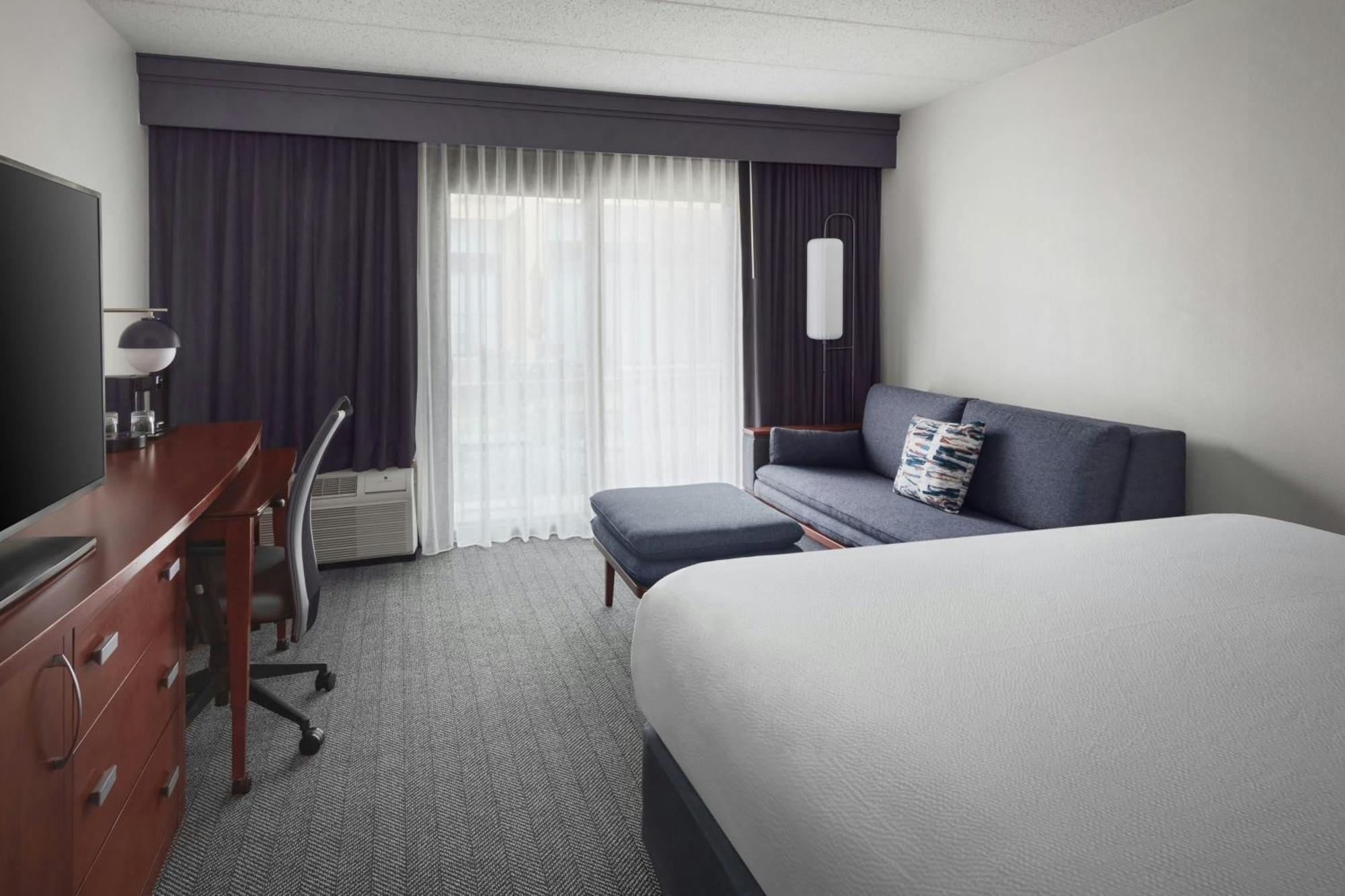 Courtyard By Marriott New Carrollton Ландовер Экстерьер фото