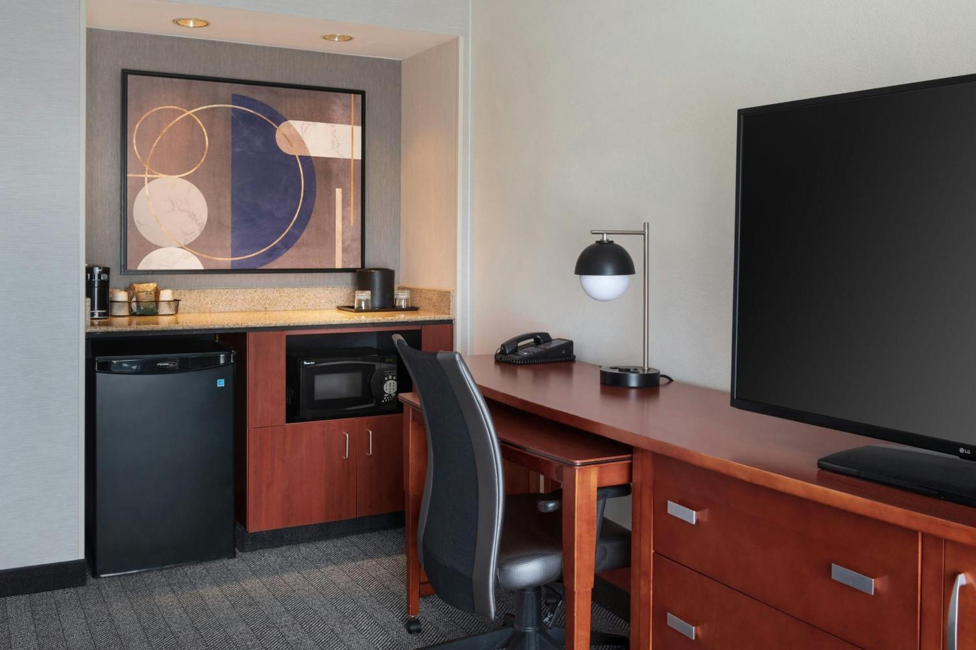 Courtyard By Marriott New Carrollton Ландовер Экстерьер фото