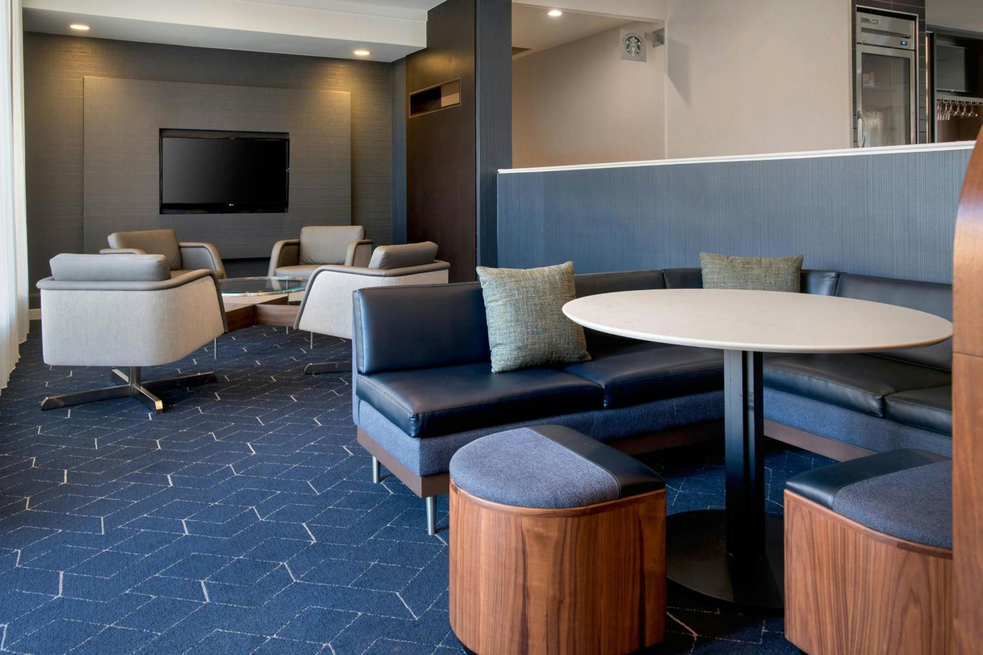 Courtyard By Marriott New Carrollton Ландовер Экстерьер фото